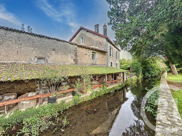 maison à vendre - 8 pièces - 251.0 m2 - ST JEAN D ANGELY - 17 - POITOU-CHARENTES - Century 21 L'Arsenal